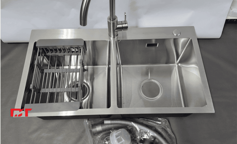 Combo VC-22: Chậu rửa bát Korea 7843 inox (Chậu đúc), Vòi Roslerer 802, giá úp bát